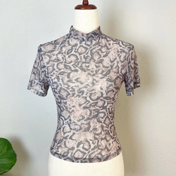 ✖️SOLD✖️•LNA• Snake Mesh High Neck Short Sleeve Cropped Semi Sheer Fitted Tee - Picture 2 of 11